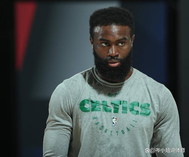 哈登生涯第12次单场55+，詹杜库生涯合计仅10次（哈登生涯55+场次达12场，詹杜库三人合计仅10场）