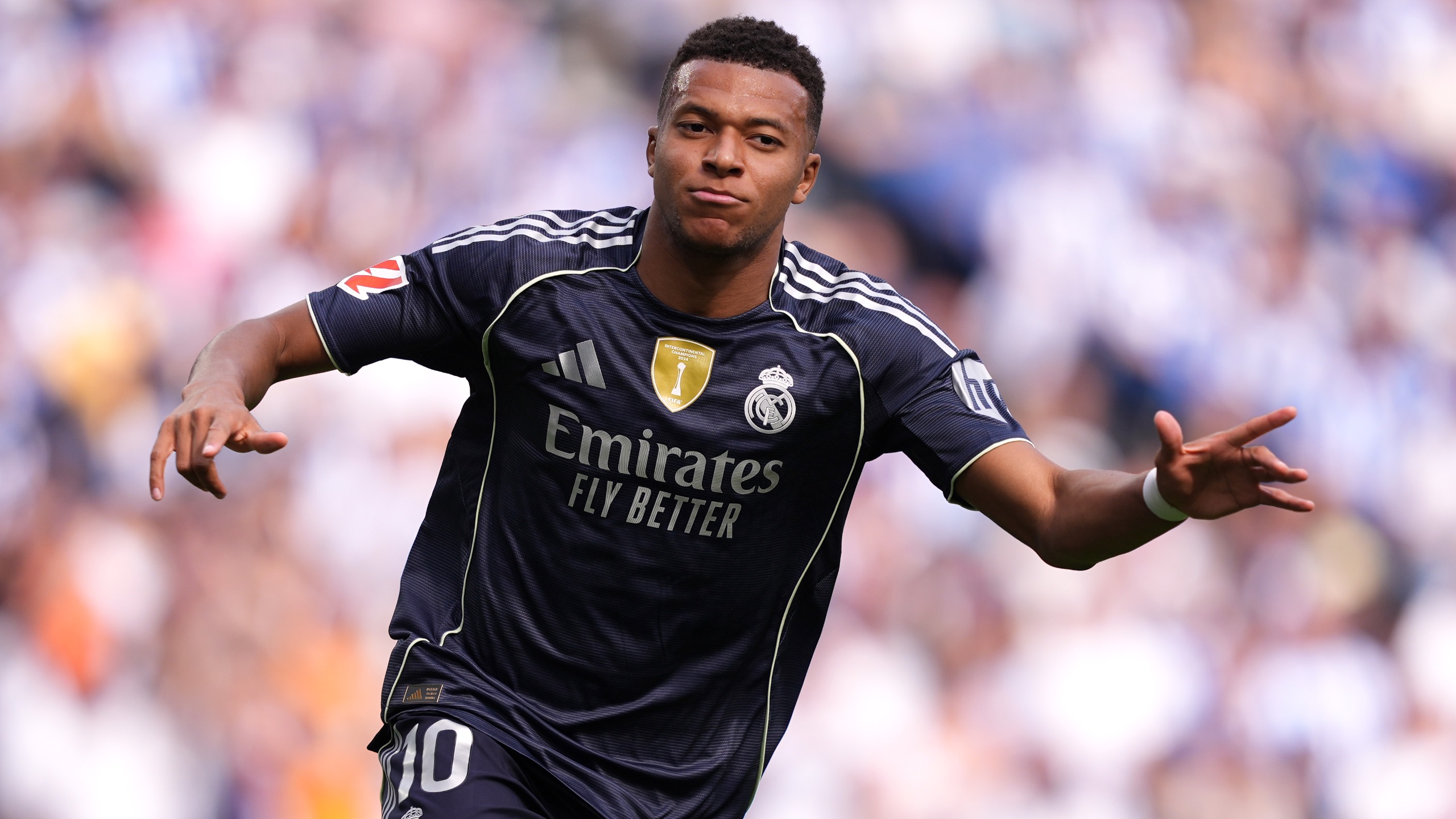 火力不够！斯玛特一人8记三分，其余湖人球员一共8记（火力不济！斯玛特轰进8记三分，湖人其余球员合计仅8记）