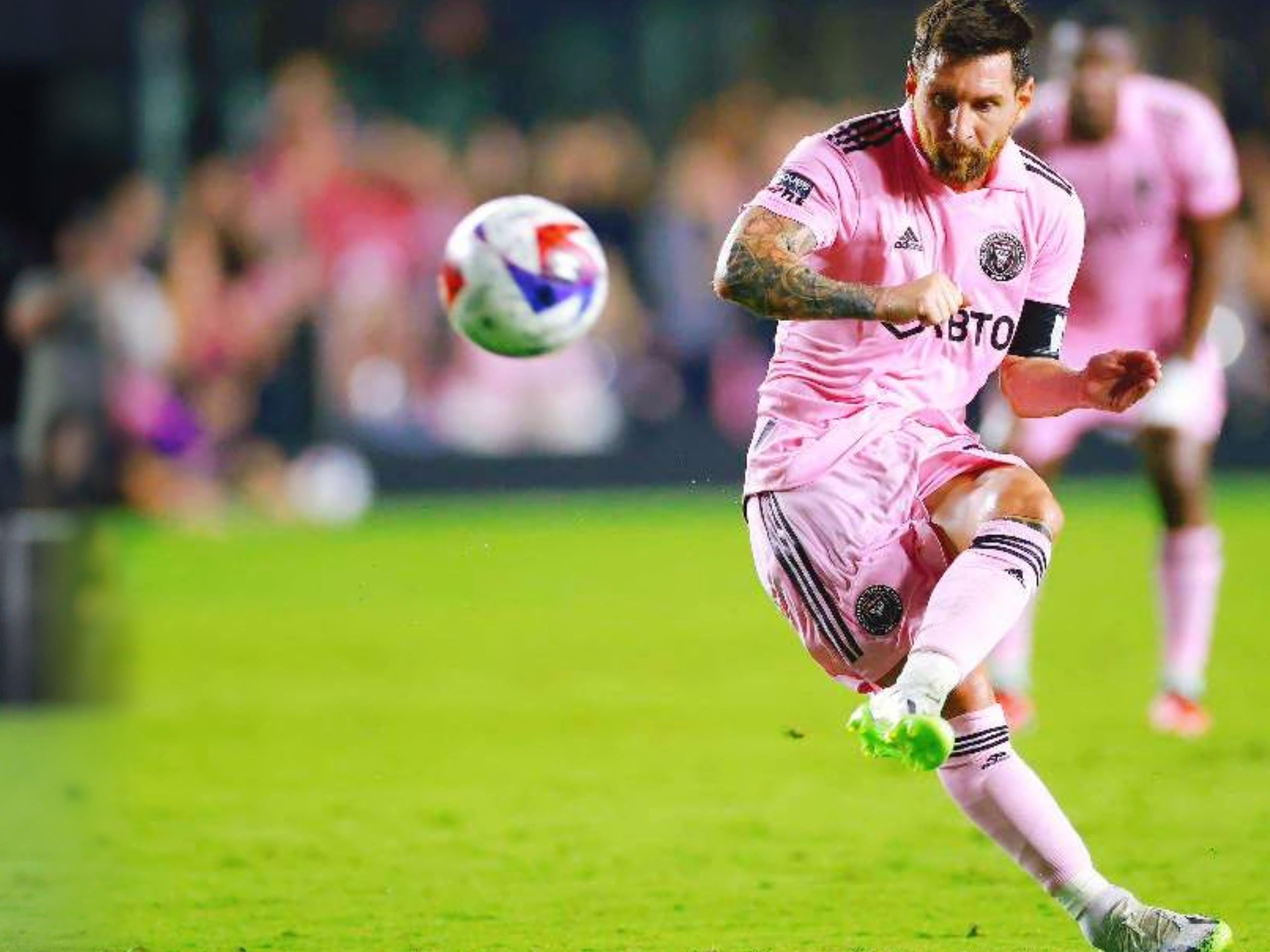 夏窗转会标王坑惨米兰：3700万先生低效，缺乏9号问题更严重了（米兰被夏窗标王拖累：3700万引援低迷，9号位空缺雪上加霜）