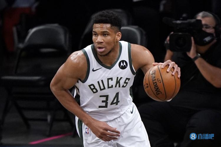 西媒：亚马尔改踢前腰全面爆发，进攻数据耀眼还完成7次抢断（西媒：亚马尔改打前腰全面开花，进攻端耀眼并完成7次抢断）